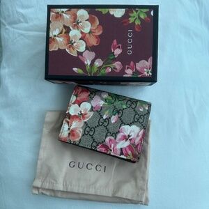 Gucci GG Monogram Supreme Blooms Wallet - NWT